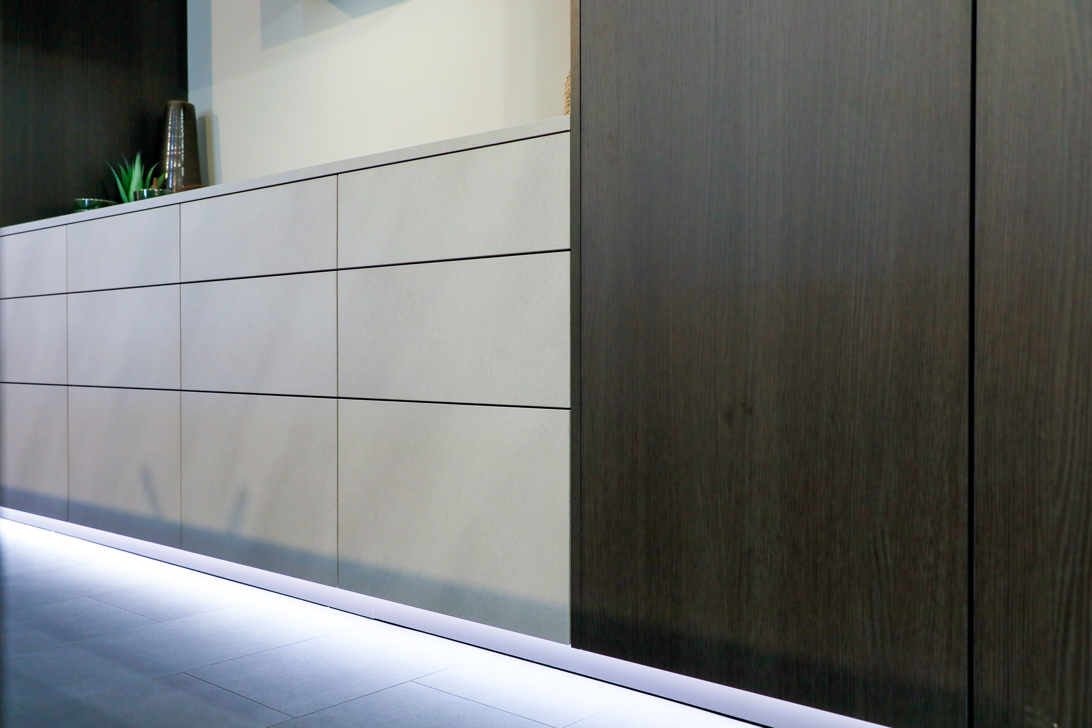 Ergonomic 845 Cabinet Height Detail